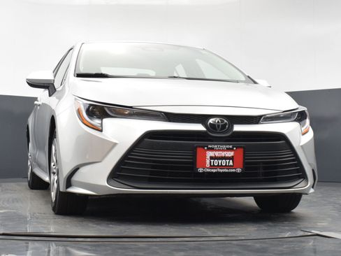 Used 2025 Toyota Corolla LE image 28