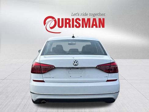 Used 2017 Volkswagen Passat 1.8T SE image 3