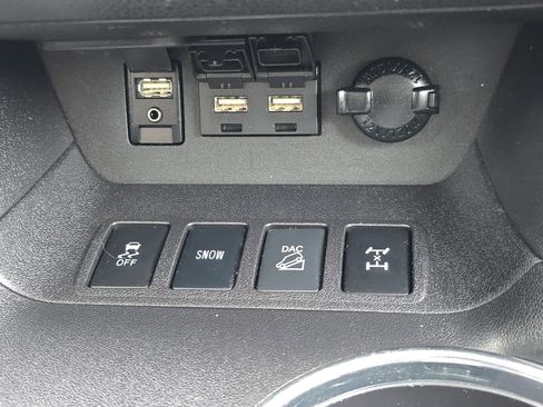 Used 2019 Toyota Highlander XLE image 14