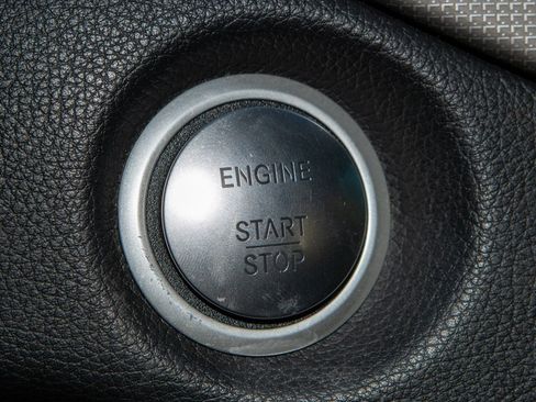 Used 2020 Mercedes-Benz GLA 250 w/ Convenience Package image 32