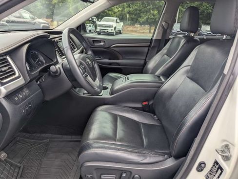 Used 2014 Toyota Highlander Limited Platinum FWD image 7