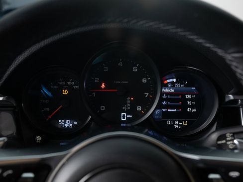 Used 2018 Porsche Macan image 34