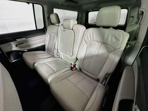 Used 2023 Jeep Wagoneer Series III w/ Premium Group I AWD/4WD image 24