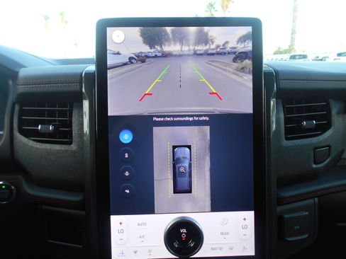 Used 2024 Ford Expedition Limited image 9