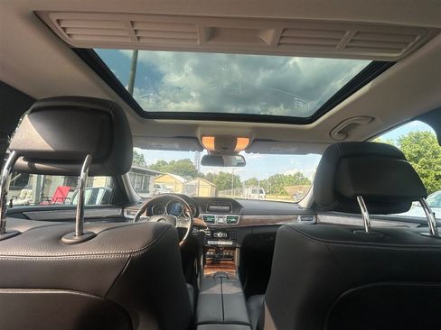 Used 2014 Mercedes-Benz E 350 Sedan image 25