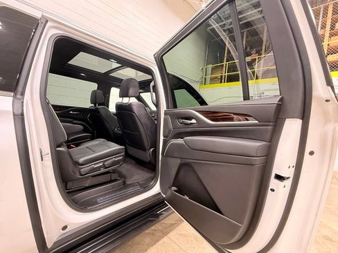 Used 2022 Cadillac Escalade ESV Premium Luxury AWD/4WD image 43