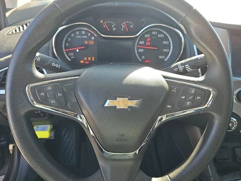 Used 2018 Chevrolet Cruze LT w/ Sun And Sound Package FWD image 10