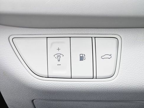 Used 2025 Genesis G70 2.5T image 20