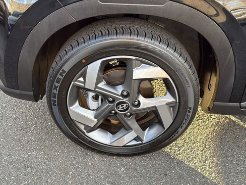 Used 2025 Hyundai Venue SEL image 10