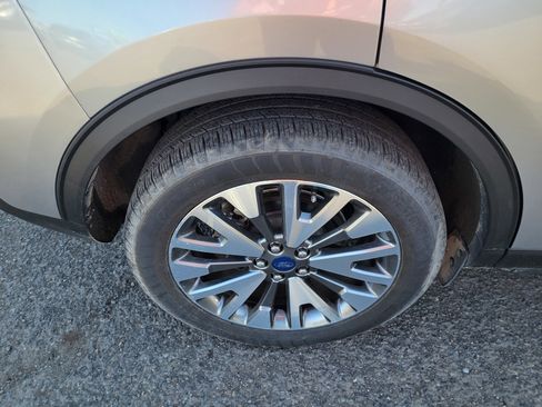 Used 2022 Ford Escape Titanium w/ Class II Trailer Tow Package image 10