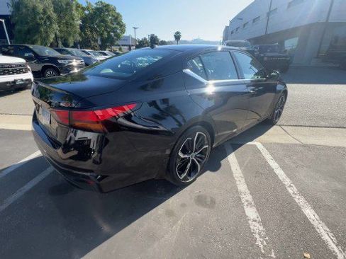 Used 2025 Nissan Altima 2.5 SR image 8