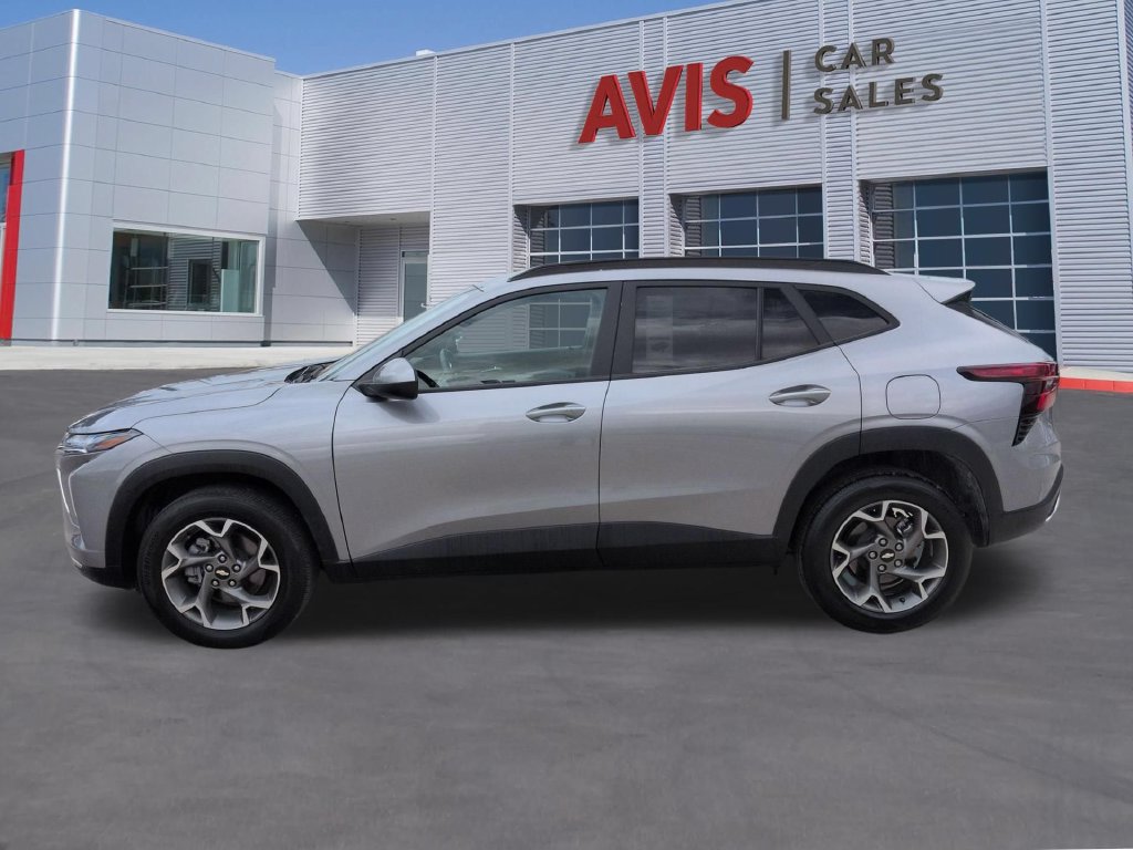 Used 2025 Chevrolet Trax LT w/ LT Convenience Package FWD image 10