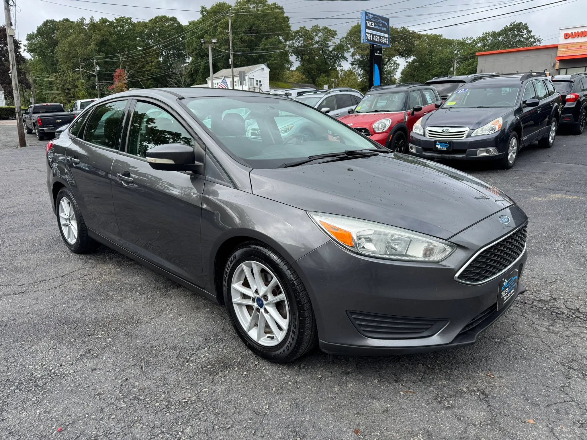 Used 2015 Ford Focus SE w/ SE Cold Weather Package FWD image 1