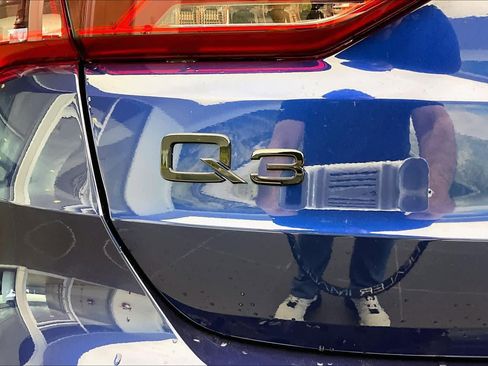 Certified 2025 Audi Q3 2.0T Premium w/ Convenience Package image 33