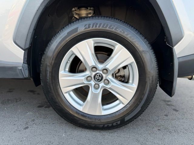 Used 2019 Toyota RAV4 LE w/ All Weather Liner Package AWD/4WD image 28