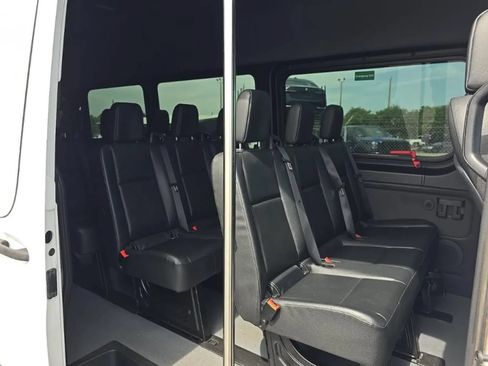 Used 2022 Mercedes-Benz Sprinter 2500 image 14