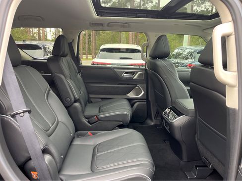 New 2025 INFINITI QX80 Sensory image 23