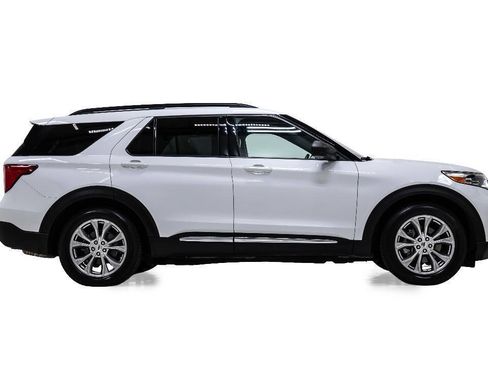 Used 2020 Ford Explorer XLT w/ Equipment Group 202A RWD image 5