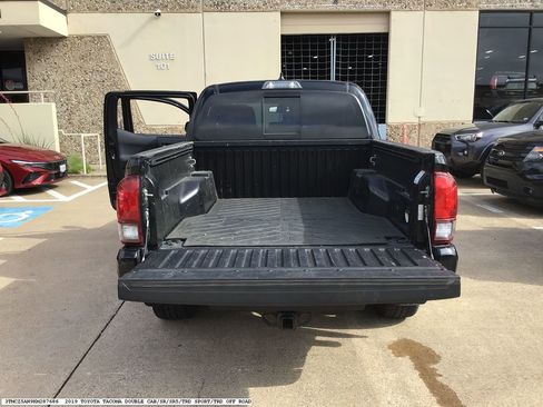 Used 2019 Toyota Tacoma TRD Sport image 16