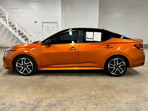Used 2025 Nissan Sentra SR w/ SR Premium Package FWD image 4