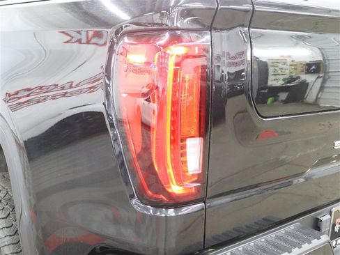 Used 2021 GMC Sierra 1500 AT4 w/ AT4 Value Package AWD/4WD image 7