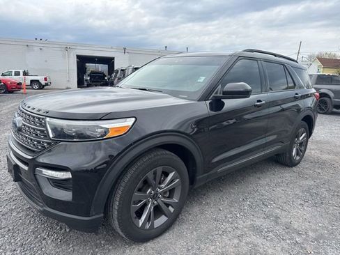 Used 2023 Ford Explorer XLT w/ Equipment Group 202A image 2