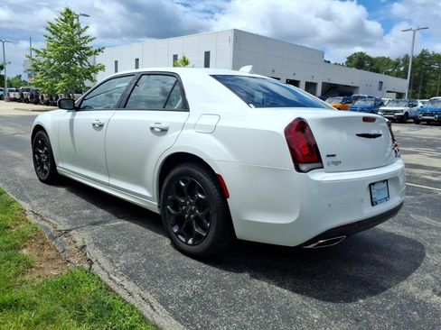 Used 2023 Chrysler 300 Touring L w/ Popular Equipment Group AWD/4WD image 7