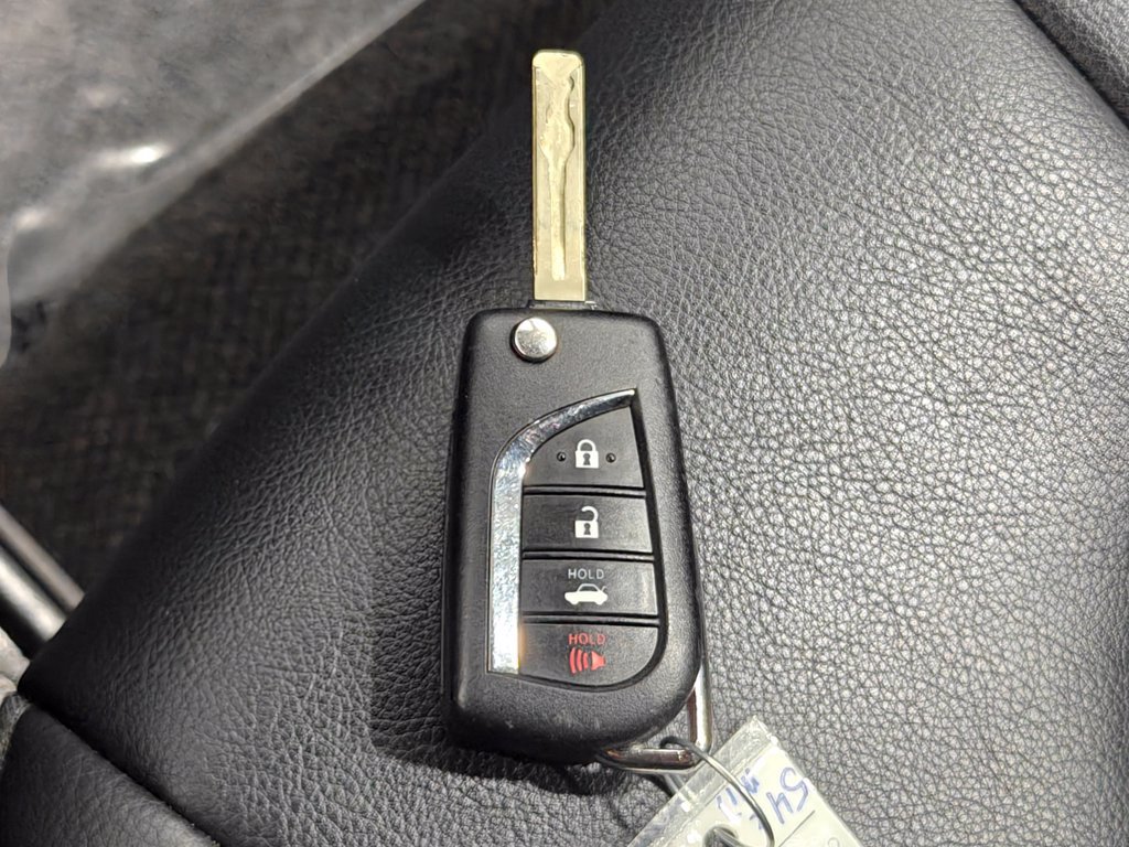 Used 2023 Toyota Camry SE FWD image 10