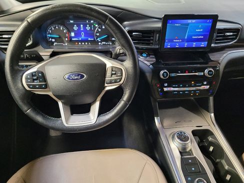 Used 2021 Ford Explorer Limited w/ Equipment Group 301A AWD/4WD image 22