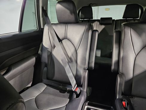 Used 2025 Toyota Grand Highlander AWD image 12