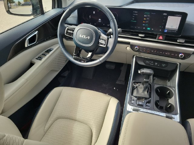 Used 2025 Kia Carnival SX Prestige FWD image 17