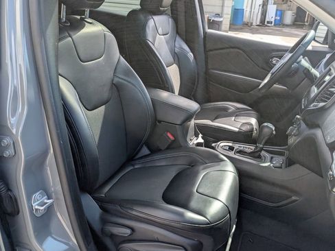 Used 2020 Jeep Cherokee Latitude Plus image 18