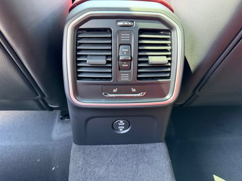 Certified 2026 Porsche Macan AWD/4WD image 23