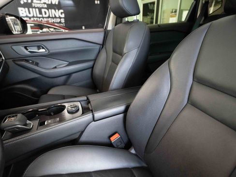 Used 2023 Nissan Rogue SL w/ SL Premium Package image 10