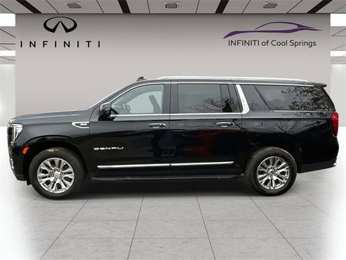 Used 2022 GMC Yukon XL Denali w/ Advanced Technology Package image 4