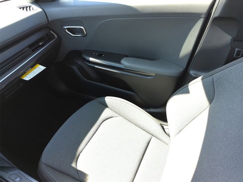 New 2025 Kia K4 LXS image 16