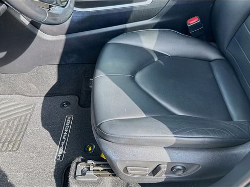 Used 2020 Toyota Highlander XLE image 18