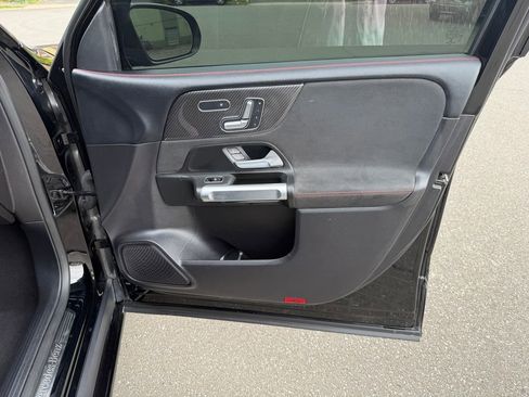 Used 2021 Mercedes-Benz GLB 250 4MATIC image 31