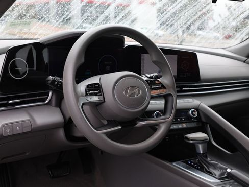 Used 2024 Hyundai Elantra SEL image 8