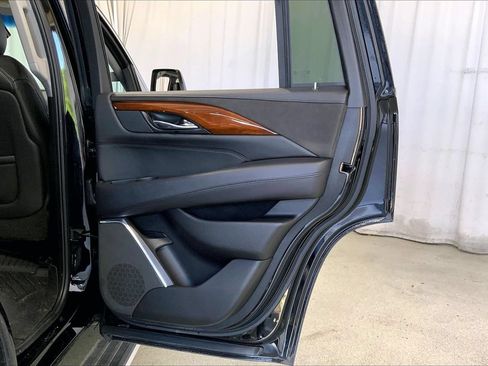 Used 2019 Cadillac Escalade Premium Luxury RWD image 23