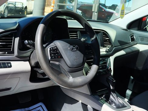 Used 2017 Hyundai Elantra SE image 38