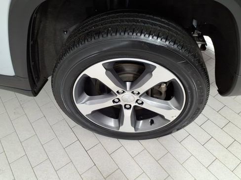 Used 2023 Jeep Grand Cherokee L Limited image 8