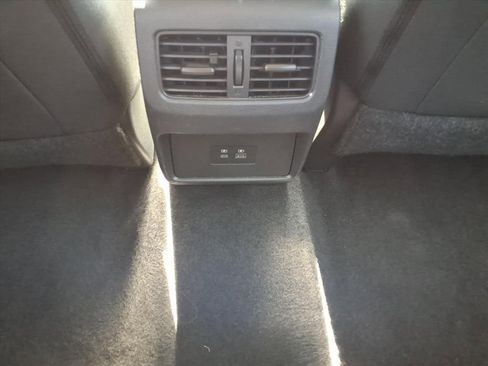 Used 2022 Nissan Rogue SV image 13