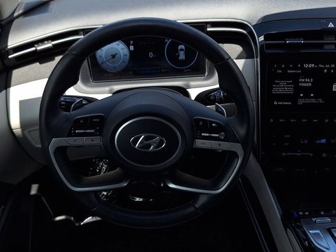Certified 2022 Hyundai Tucson Limited AWD/4WD image 15