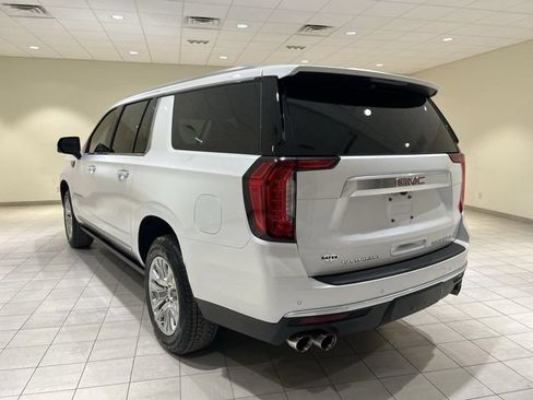Used 2024 GMC Yukon XL Denali AWD/4WD image 3
