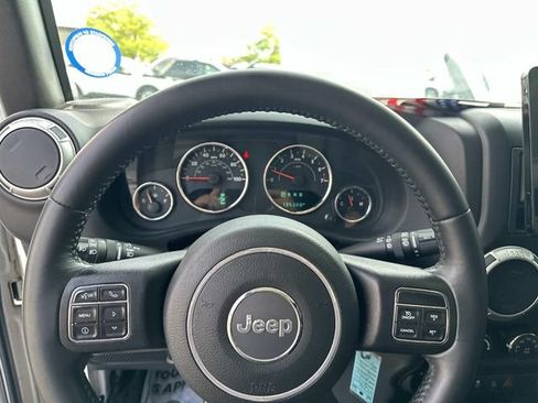 Used 2017 Jeep Wrangler Unlimited Sahara w/ Dual Top Group AWD/4WD image 22