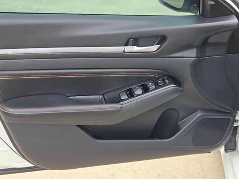 Certified 2023 Nissan Altima 2.5 SR w/ SR Premium Package FWD image 12