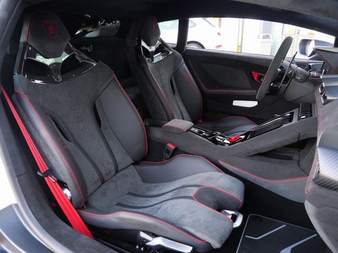 Used 2023 Lamborghini Huracan Sterrato image 8