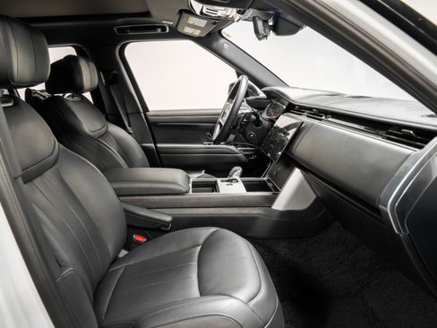 Used 2024 Land Rover Range Rover Autobiography image 31