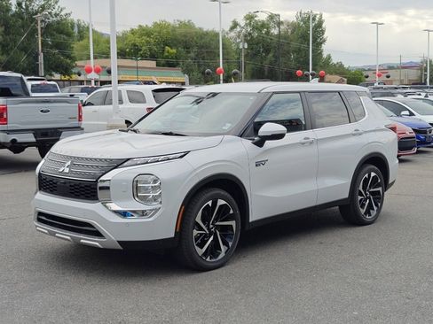 New 2025 Mitsubishi Outlander SE image 3